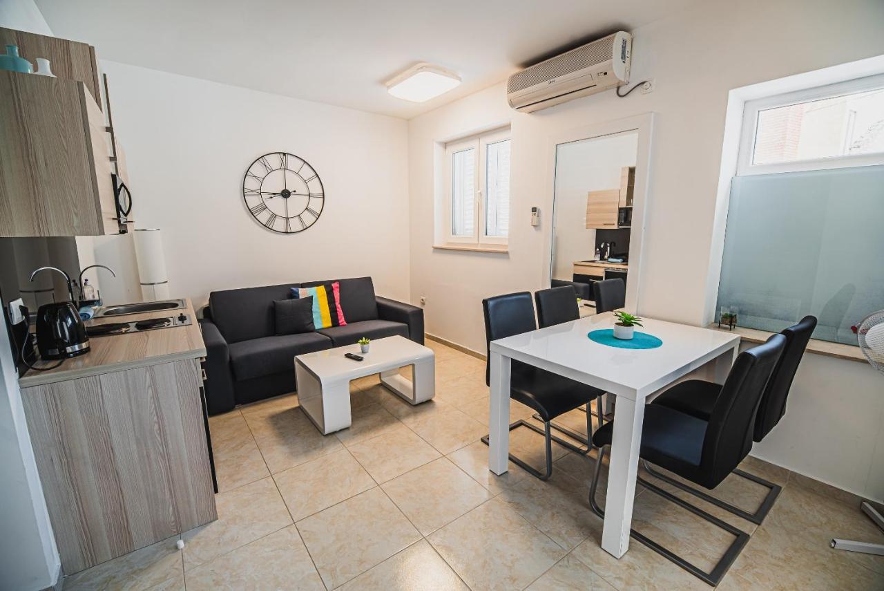 Downtown Park Apartments With Balcony Водице Екстер'єр фото
