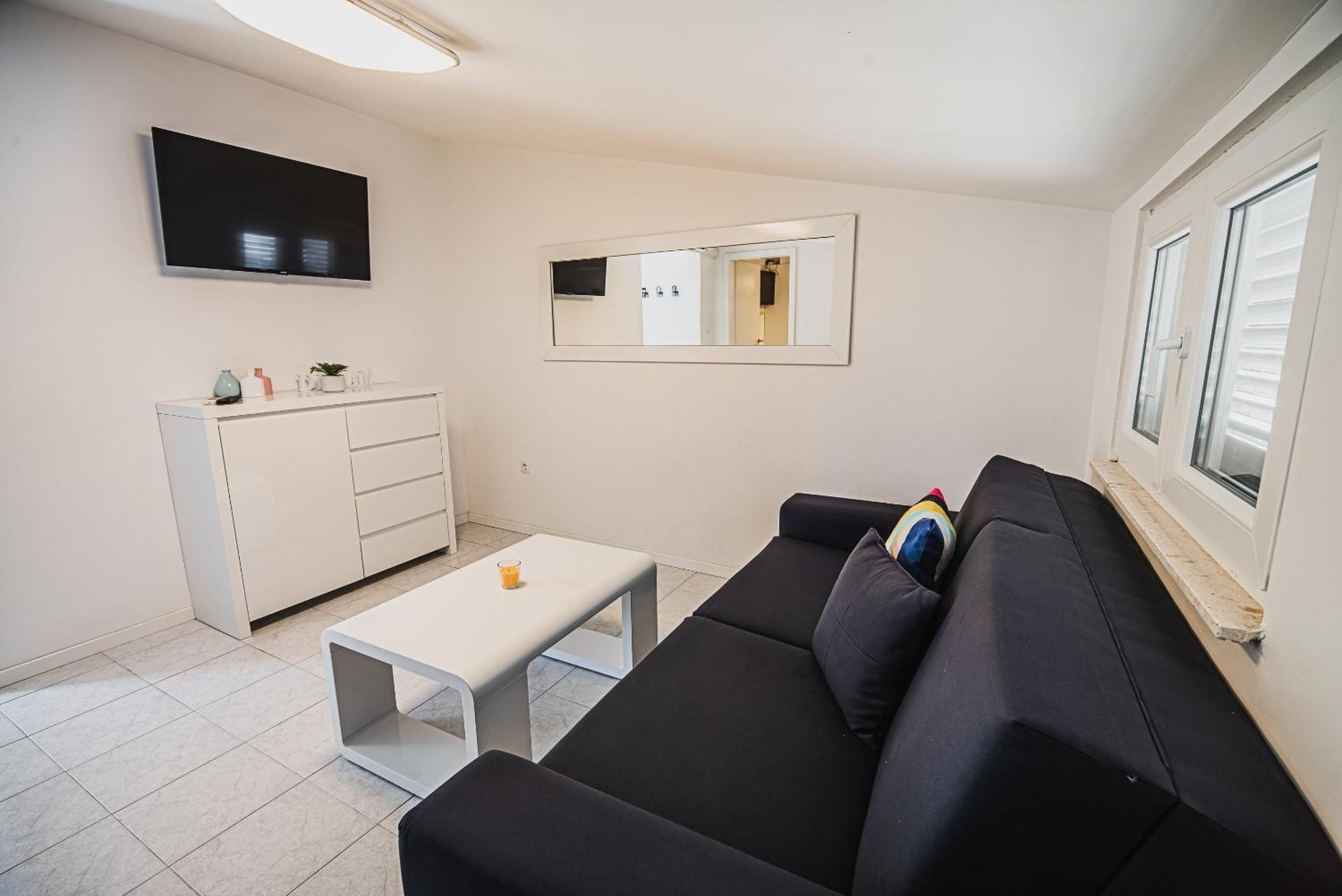 Downtown Park Apartments With Balcony Водице Номер фото