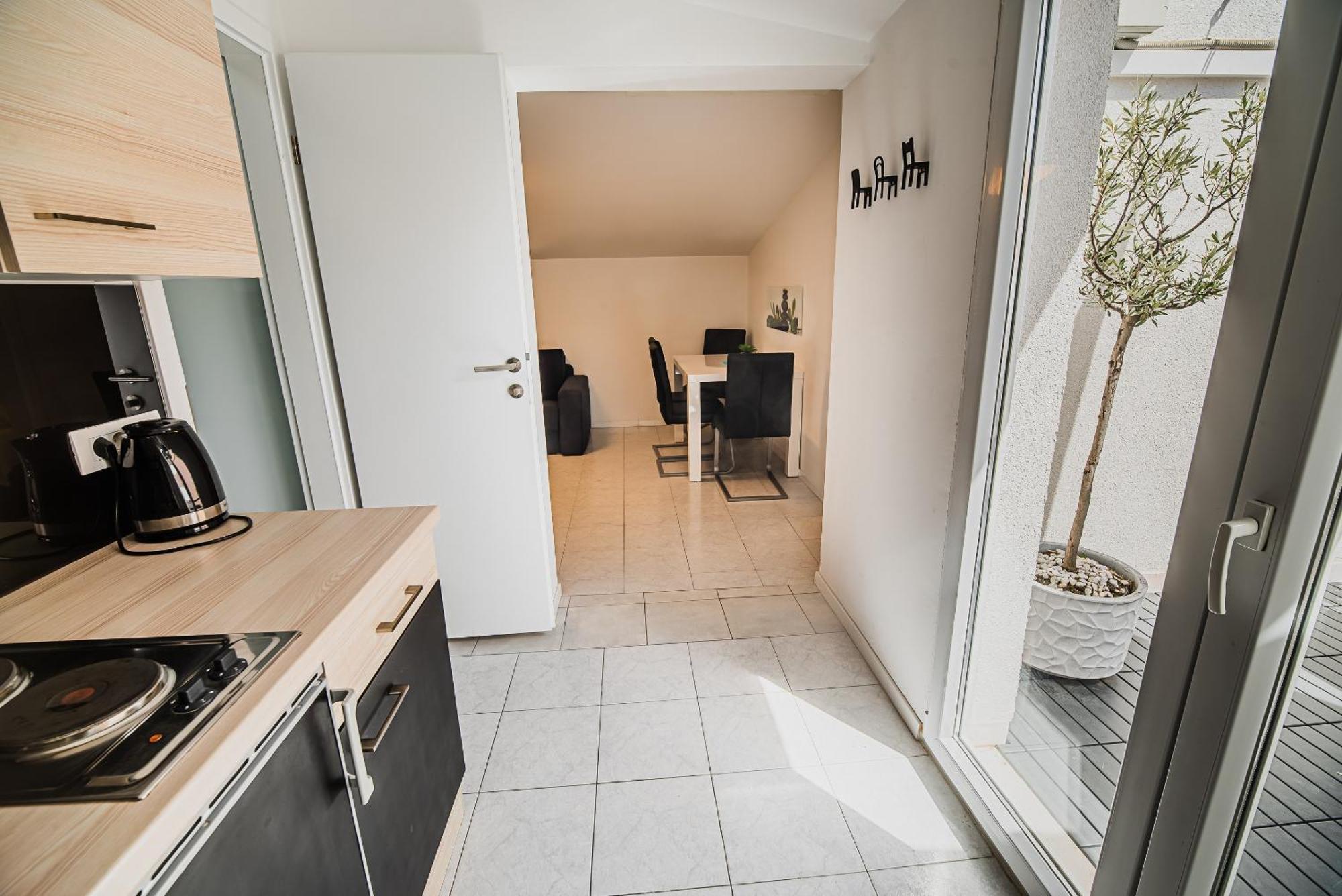 Downtown Park Apartments With Balcony Водице Номер фото