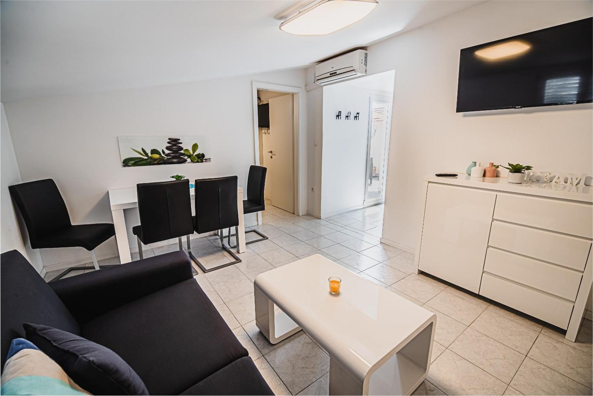 Downtown Park Apartments With Balcony Водице Номер фото