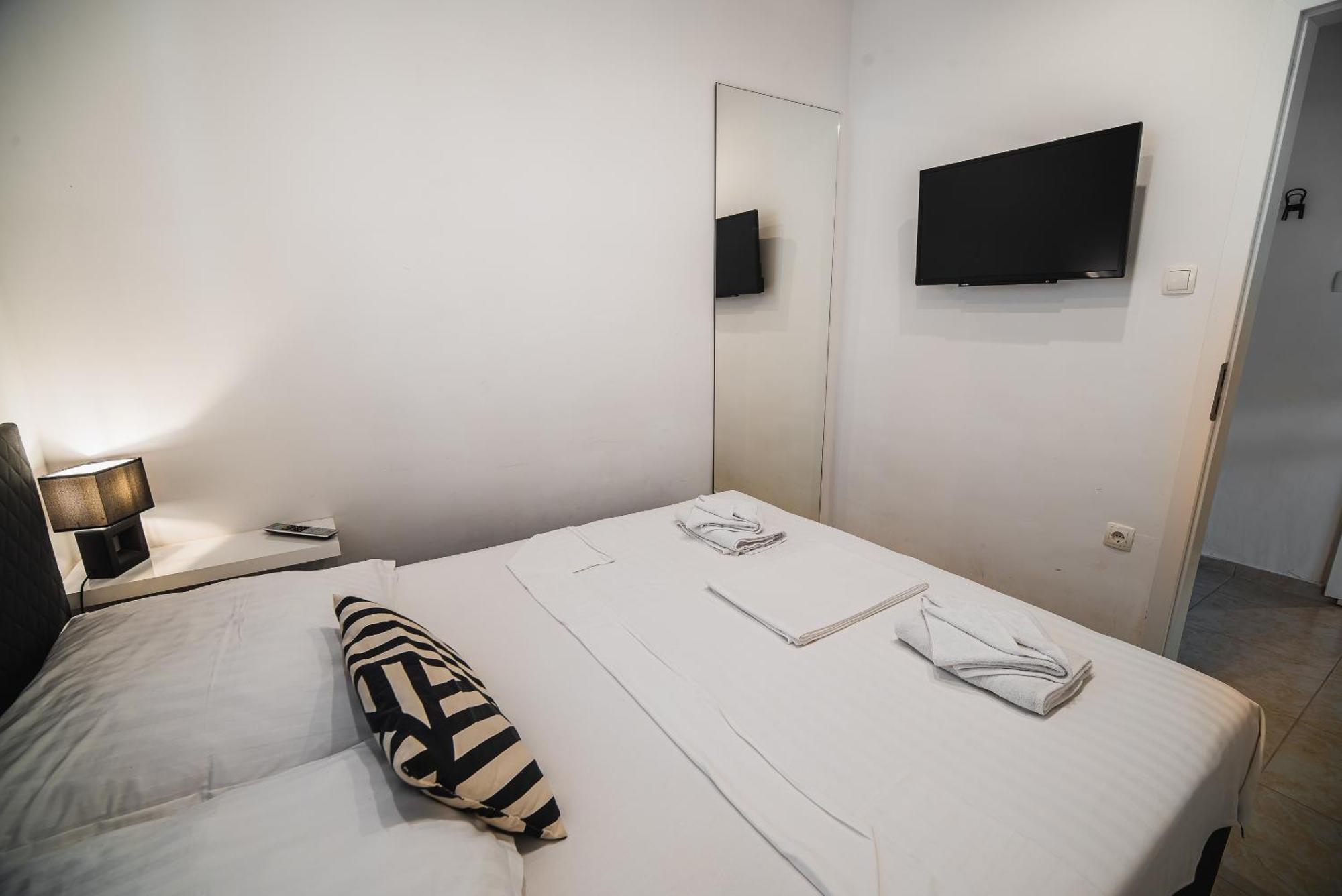 Downtown Park Apartments With Balcony Водице Номер фото