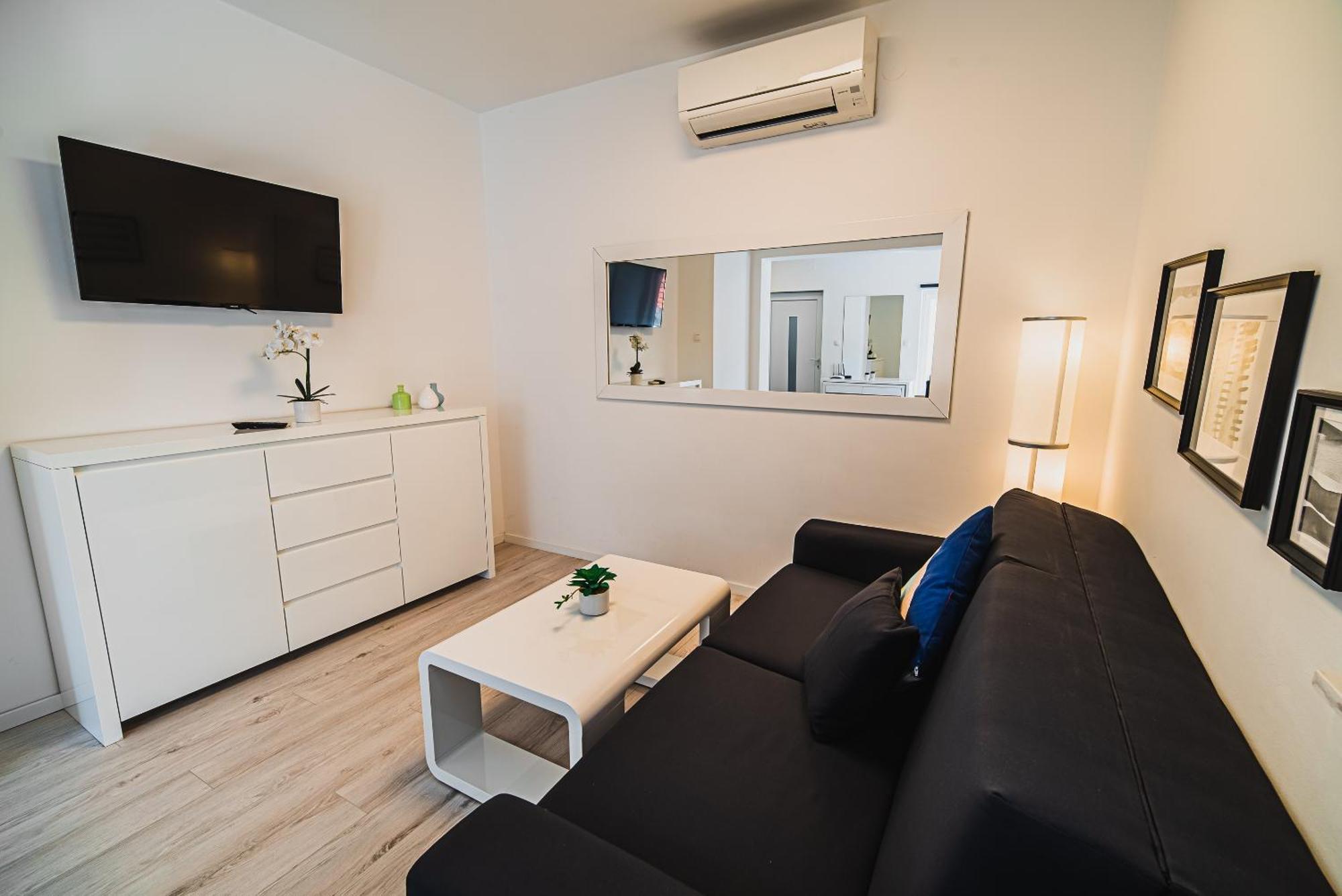 Downtown Park Apartments With Balcony Водице Номер фото