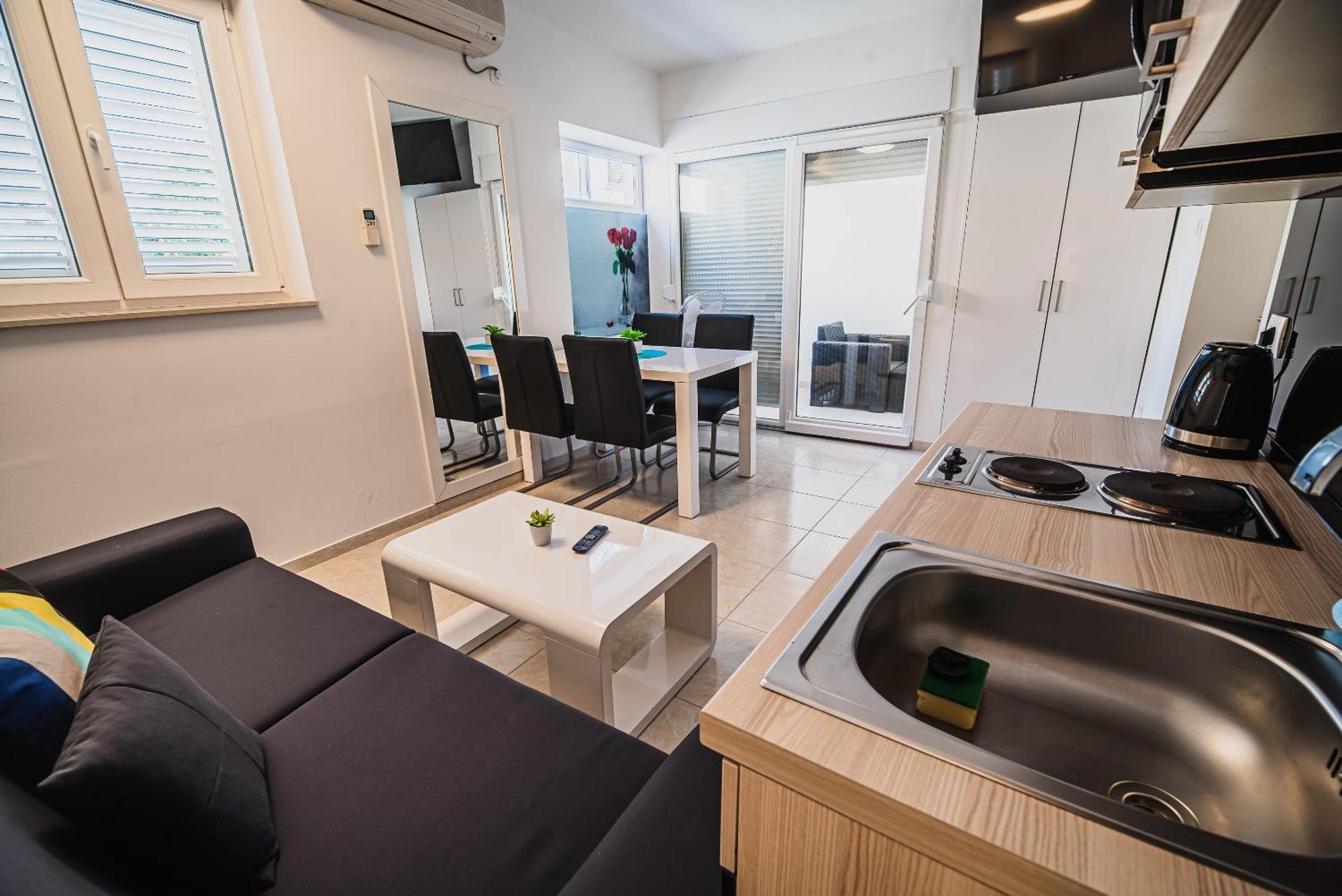 Downtown Park Apartments With Balcony Водице Номер фото