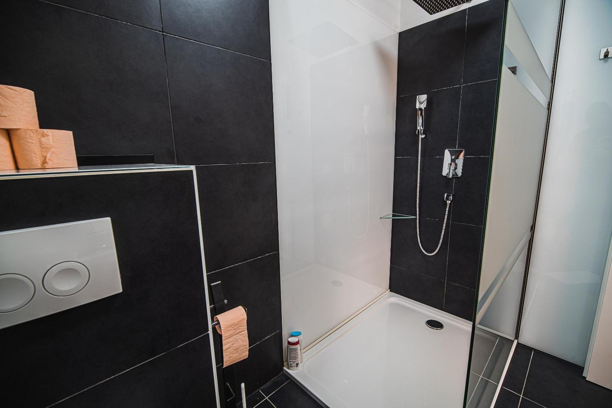Downtown Park Apartments With Balcony Водице Номер фото