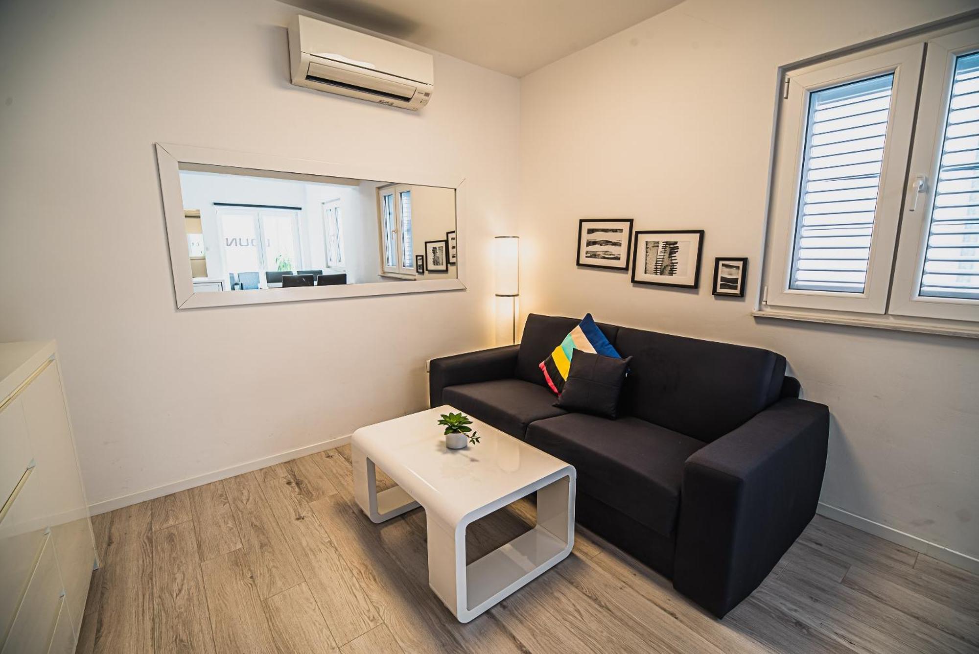 Downtown Park Apartments With Balcony Водице Номер фото