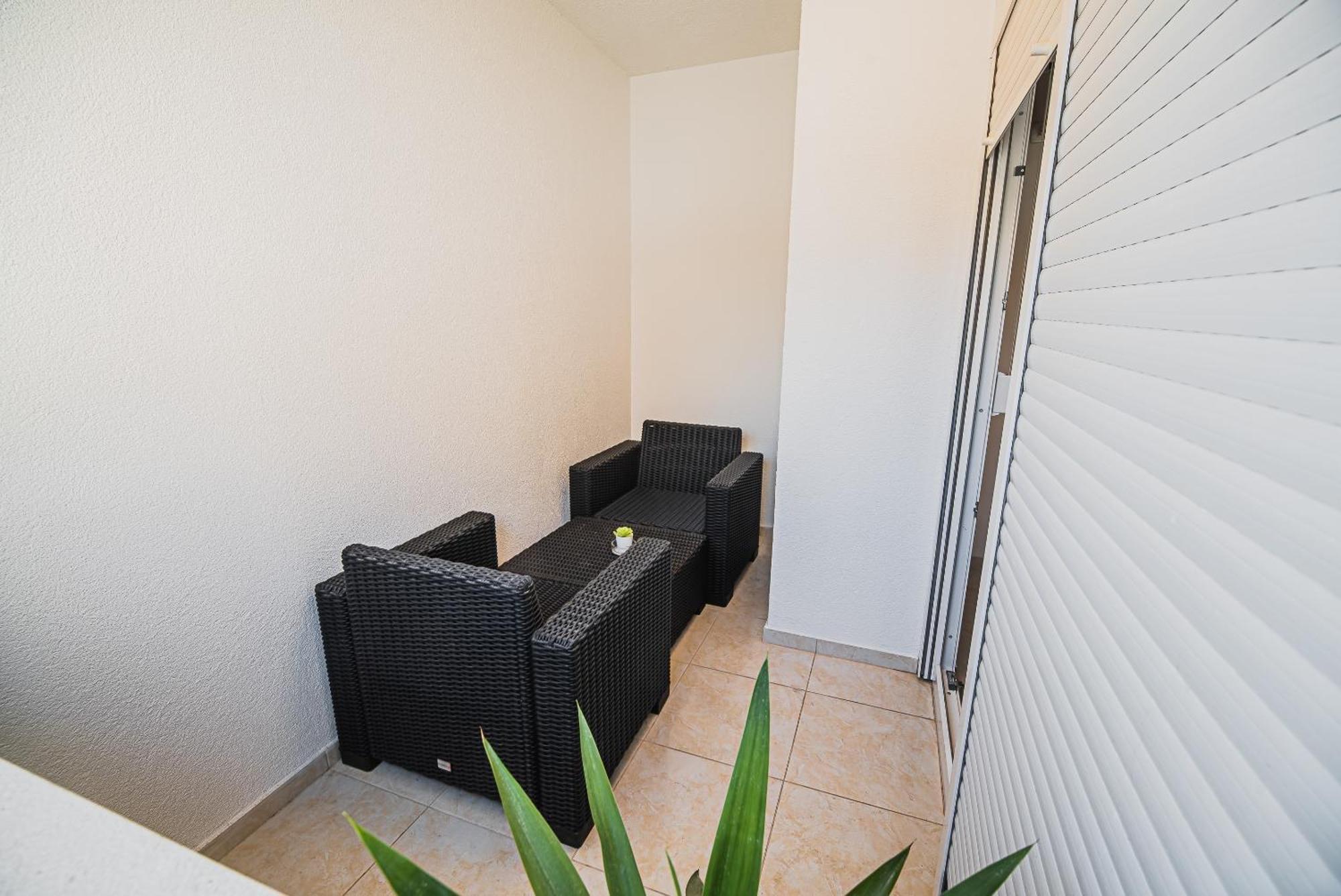 Downtown Park Apartments With Balcony Водице Номер фото