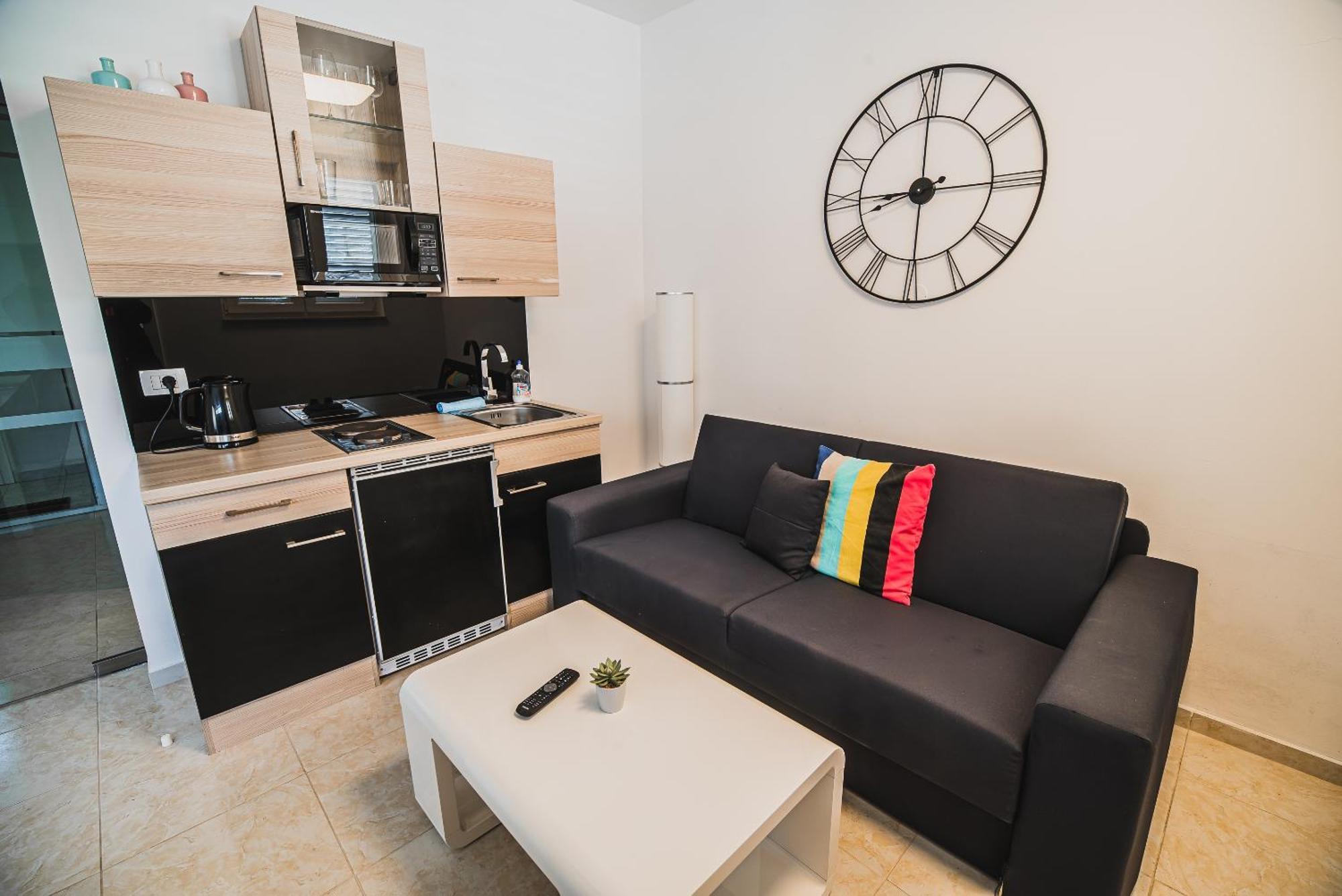 Downtown Park Apartments With Balcony Водице Номер фото