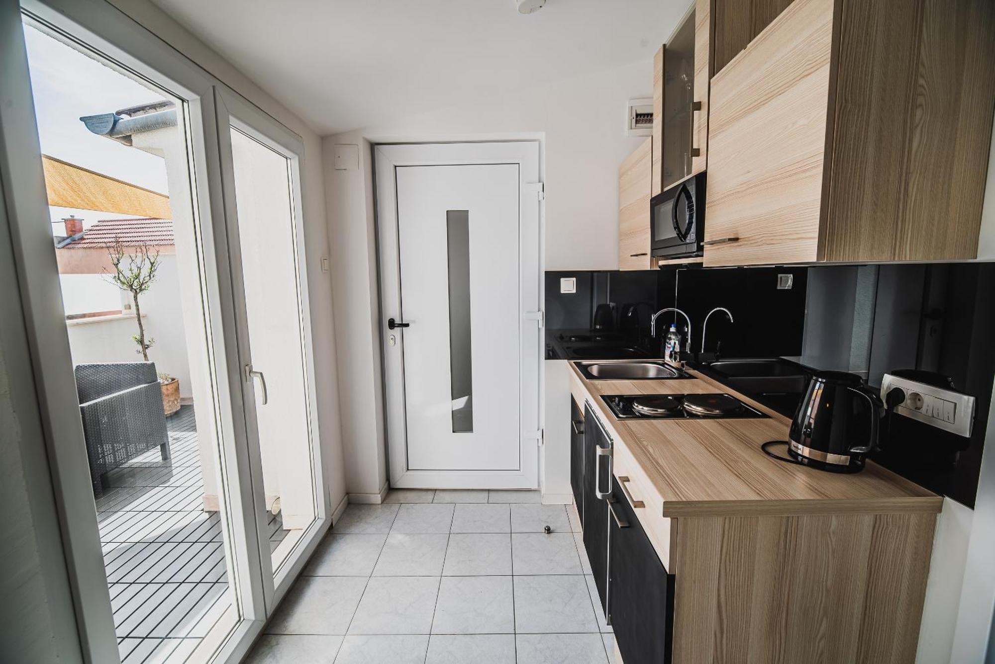 Downtown Park Apartments With Balcony Водице Номер фото