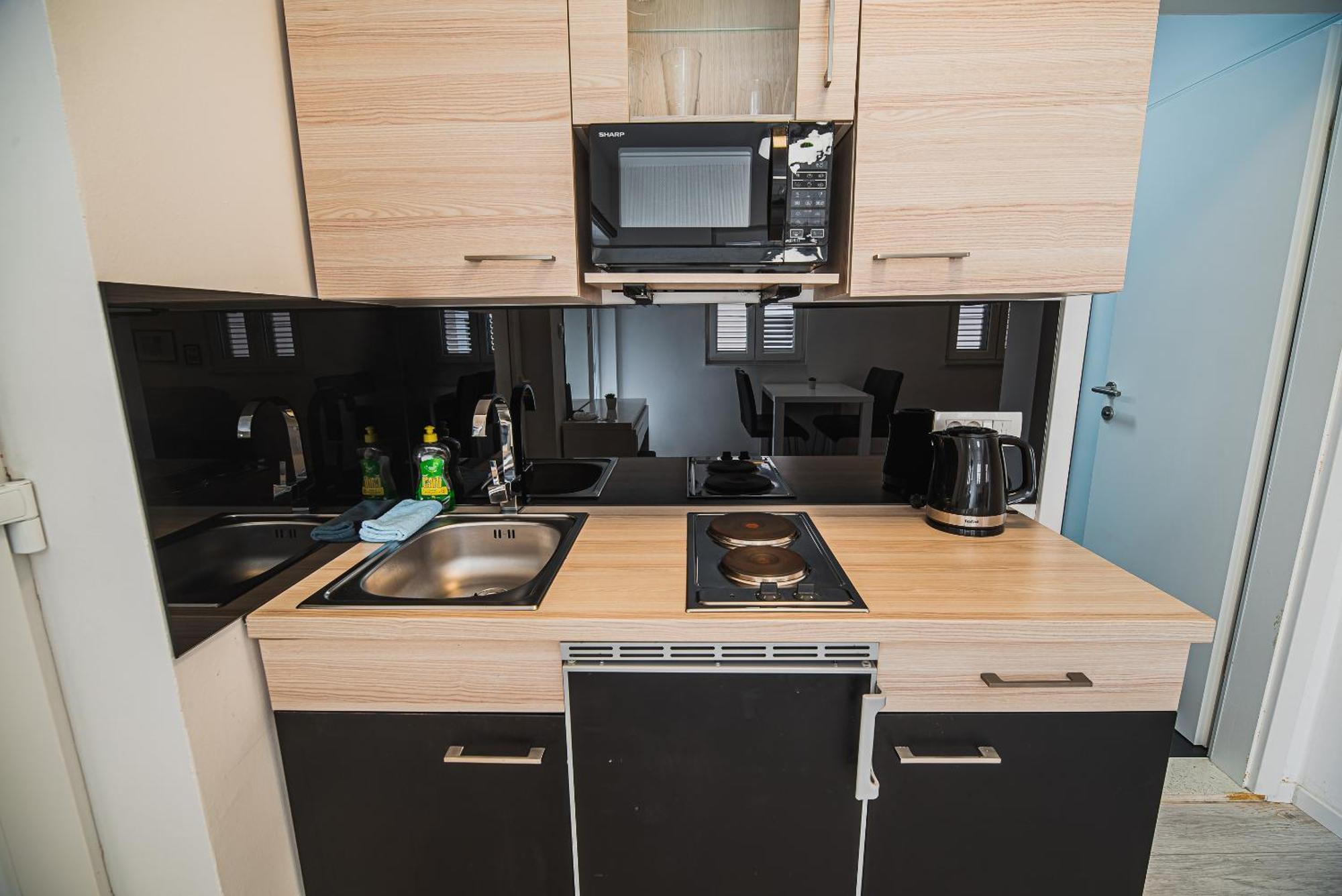 Downtown Park Apartments With Balcony Водице Номер фото