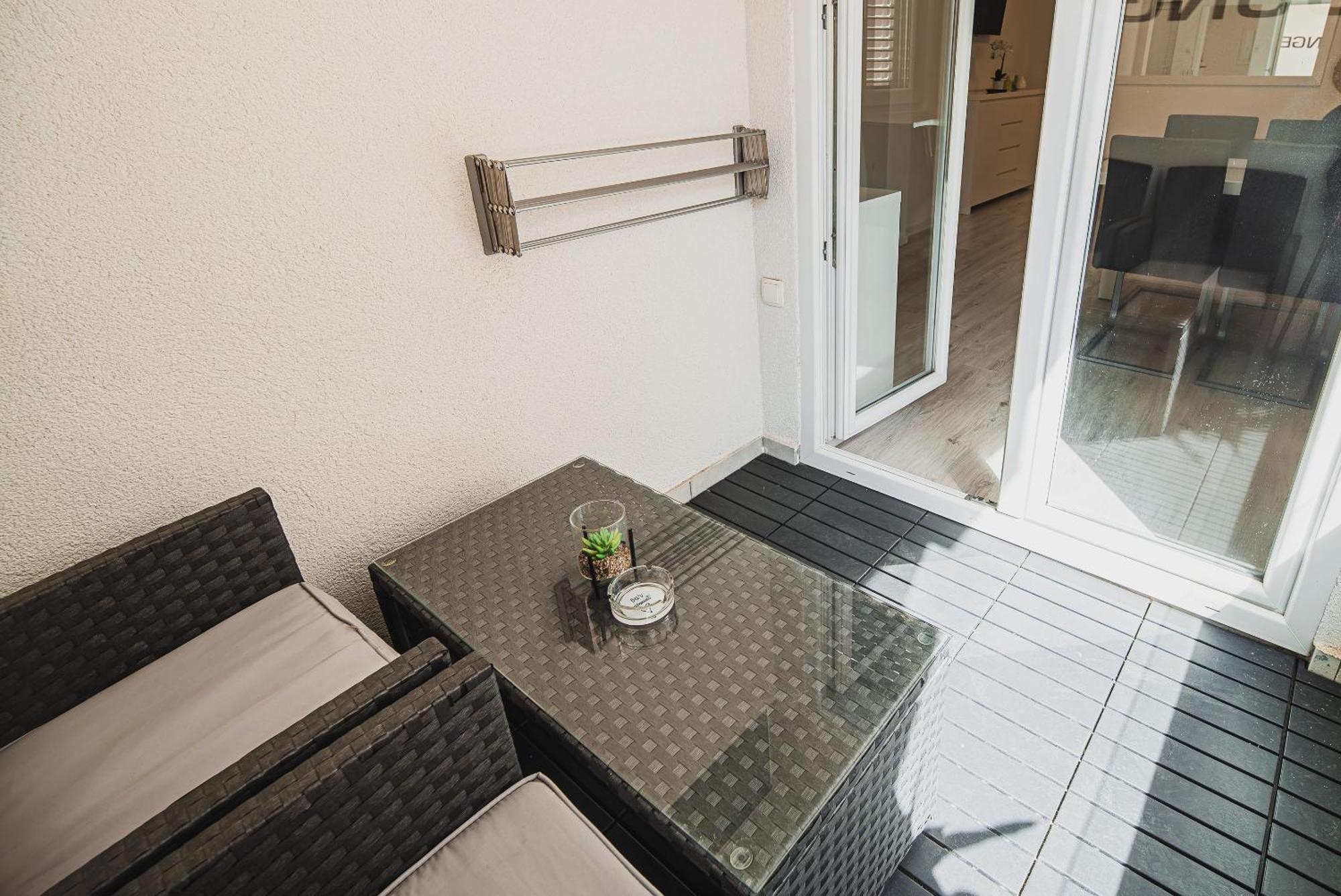 Downtown Park Apartments With Balcony Водице Номер фото