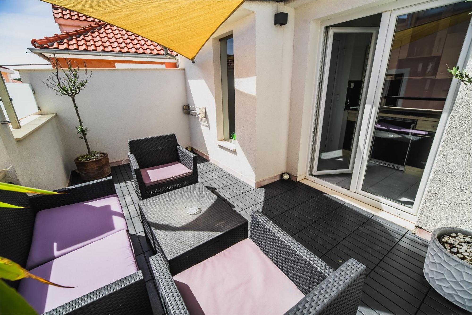 Downtown Park Apartments With Balcony Водице Номер фото