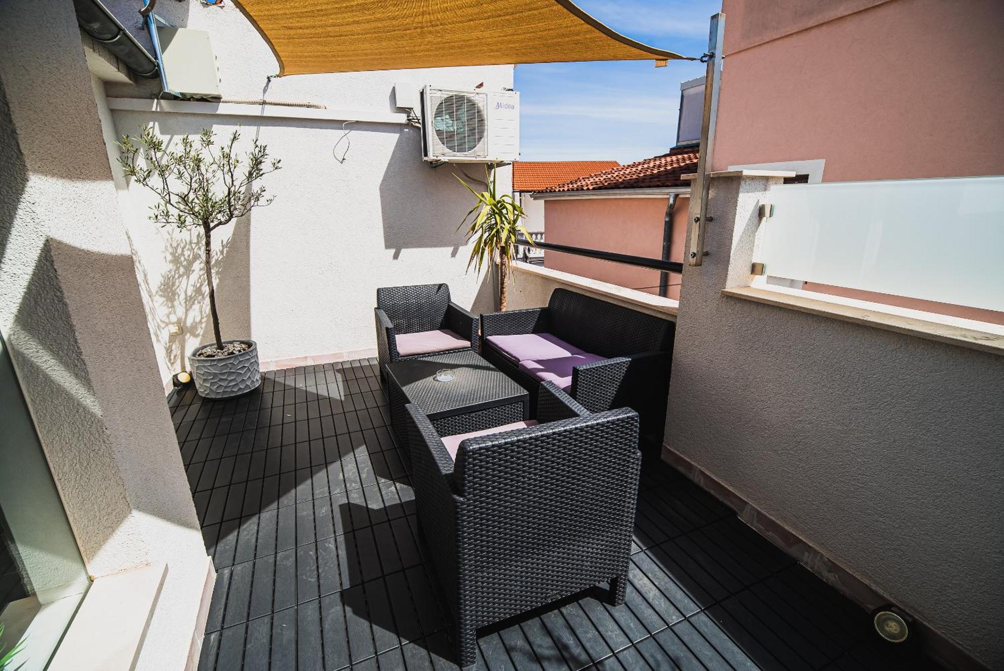 Downtown Park Apartments With Balcony Водице Номер фото