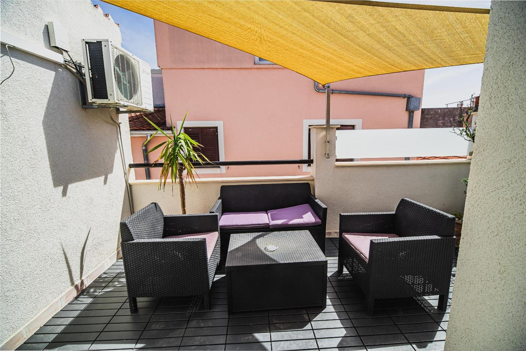 Downtown Park Apartments With Balcony Водице Номер фото